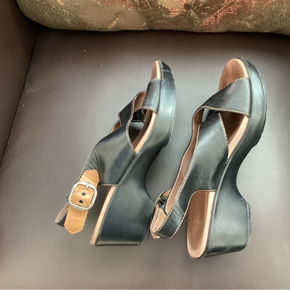 Dansko Black and Brown Leather Sandals size 39,(81/2-9)very soft and Slingback